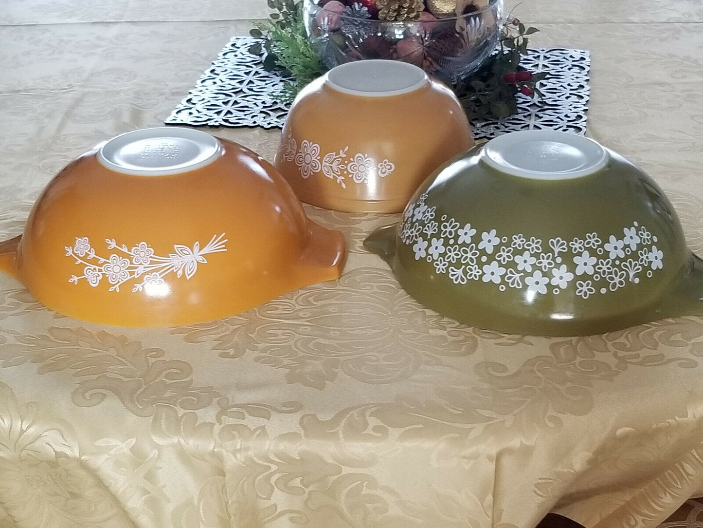 Vintage Pyrex: mustard and sage set of 3 Bowls plus one white free