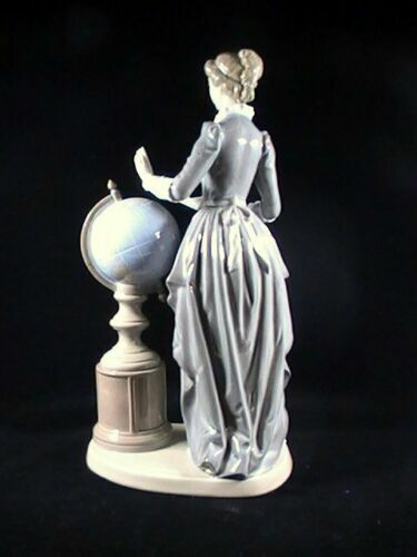 LLADRO SCHOOL Teacher/Marm with Globe #520 Gift for Mom, Loved one
