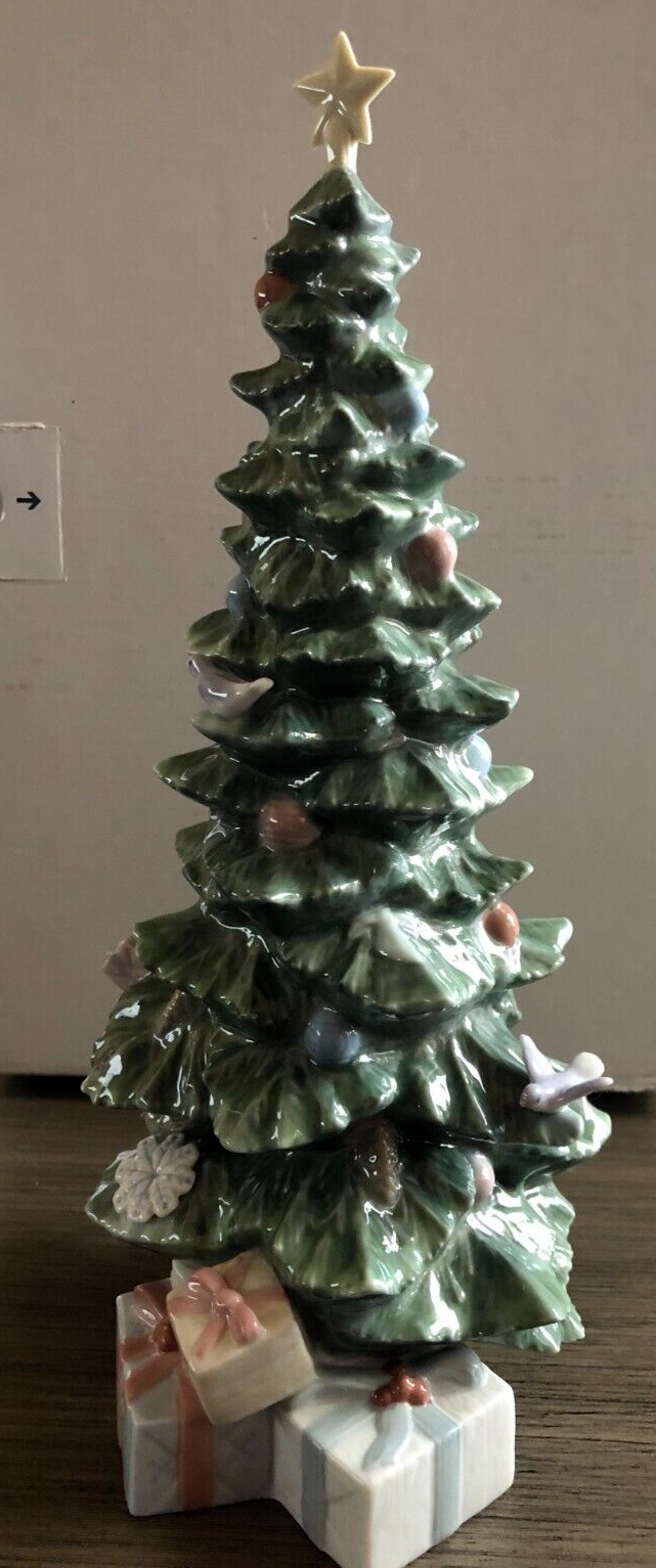 LLADRO O' CHRISTMAS TREE #8220 CHRISTMAS HOLIDAY