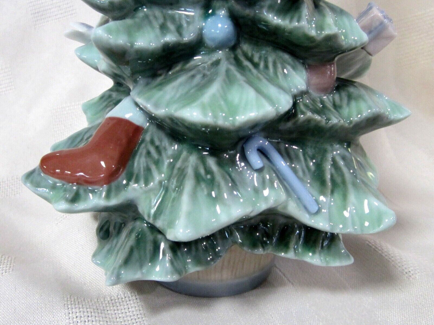 LLADRO O' CHRISTMAS TREE #8220 CHRISTMAS HOLIDAY