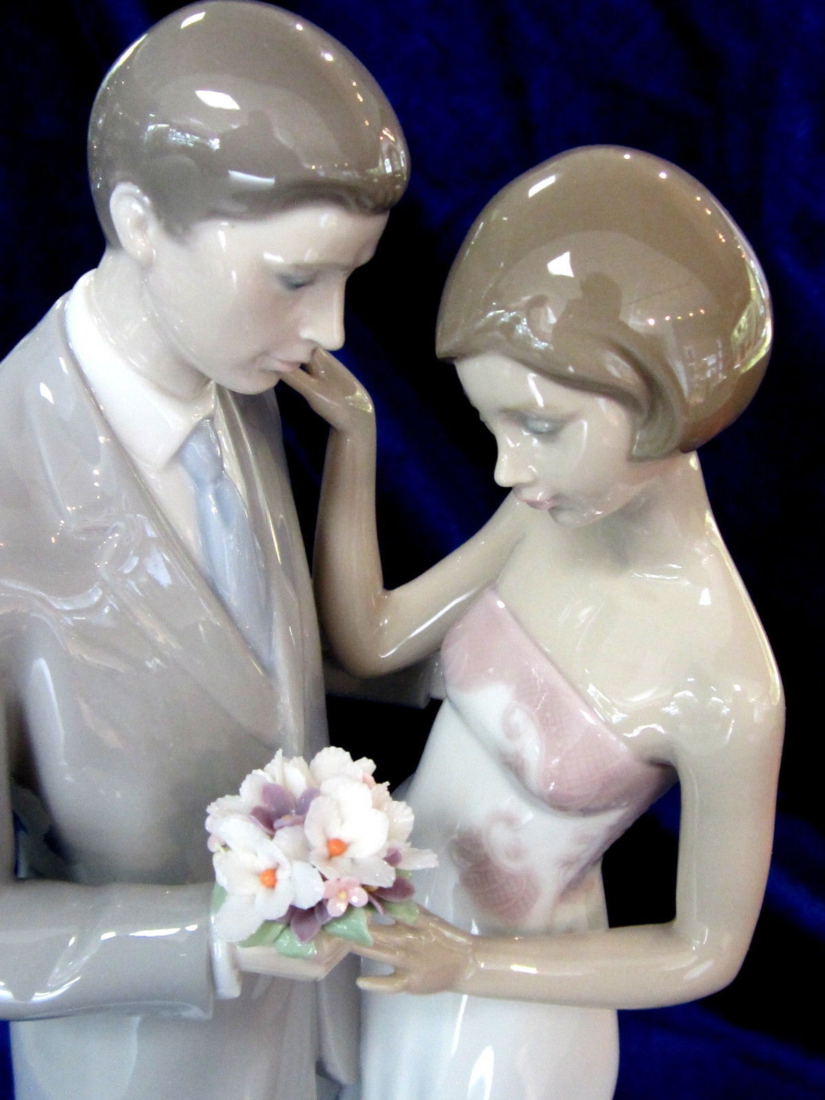 LLADRO DECLARATION OF LOVE COUPLE,RETAIL$795 ***ADORABLE GIFT****