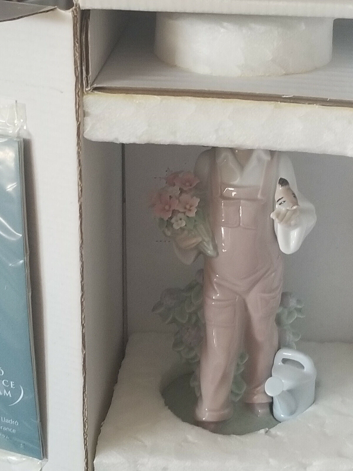 LLADRO SPRING 5217 GIRL WITH FLOWERS FIGURINE