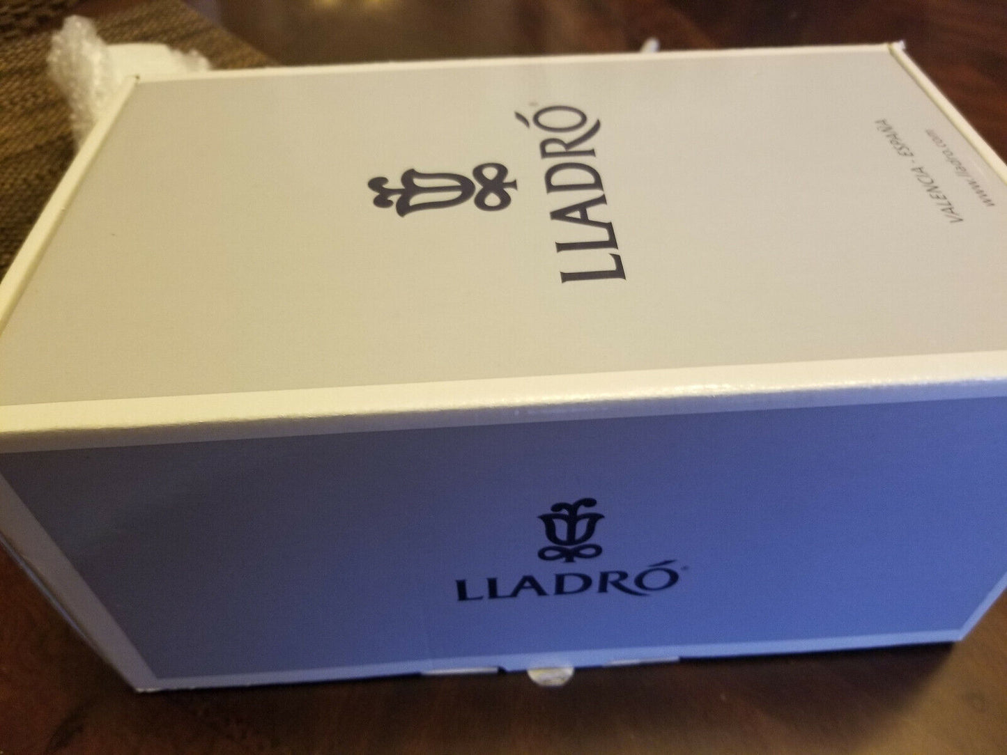 LLADRO GIRL FLOWERS ** New in original box** Retail$695