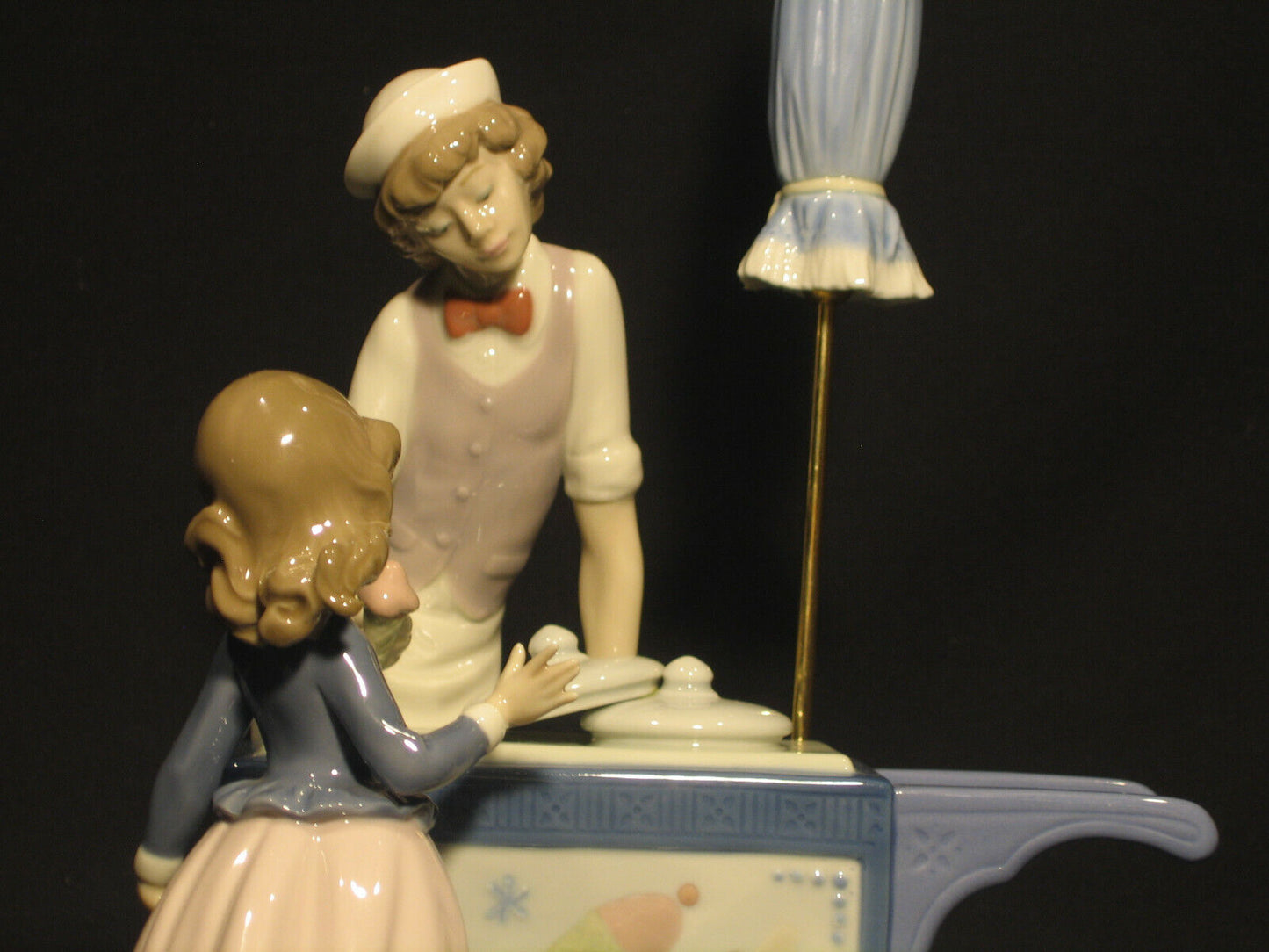 Lladro Retired Figurine-#5325 "Ice Cream Vendor" ***Rare*** In original box