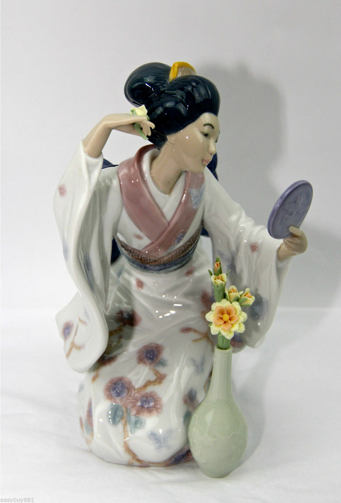 LLADRO - ADORABLE GEISHA - NEW IN BOX - RETAIL$795