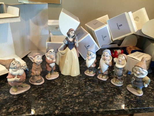 LLADRO SNOW-WHITE AND SEVEN DWARFS- MINT IN BOX **RARE**