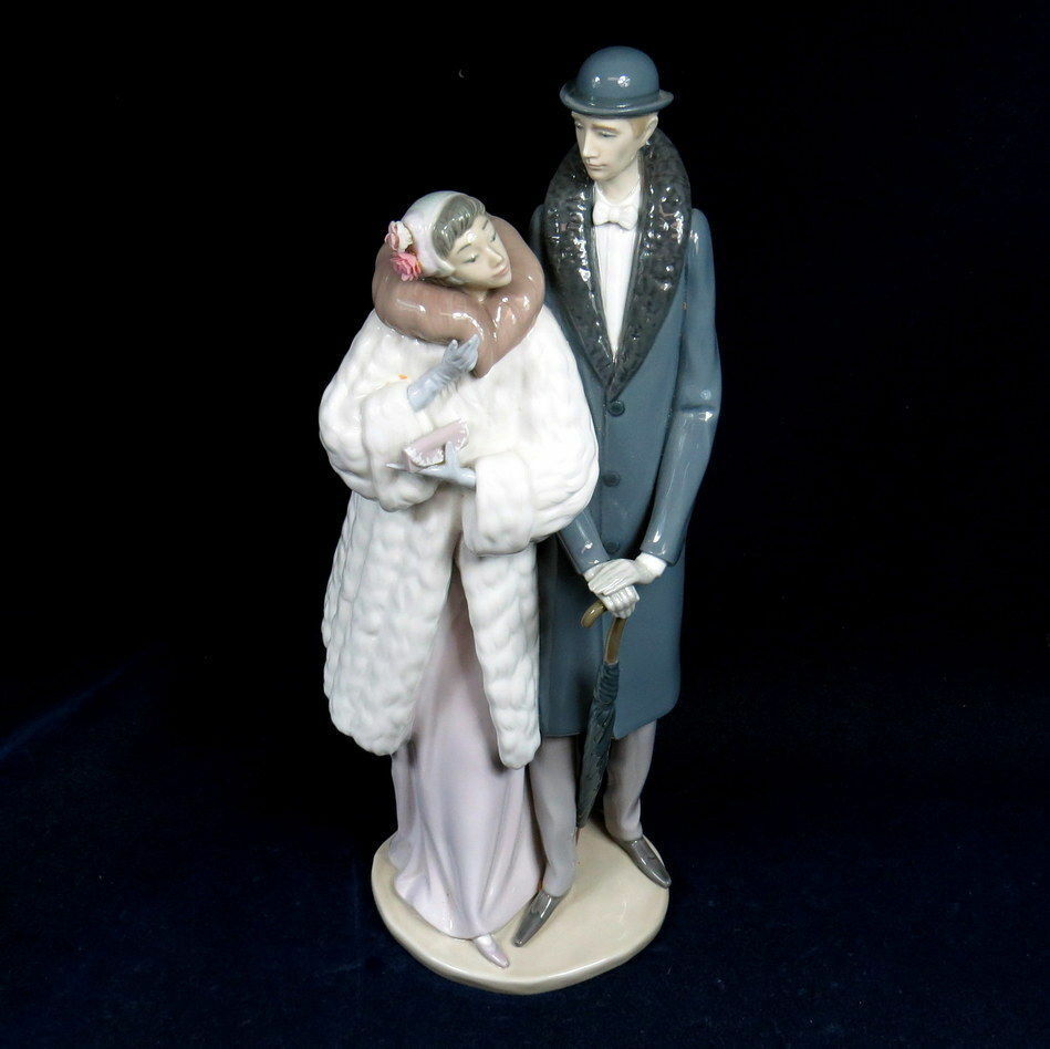 LLADO OUT ON THE TOWN - PRISTINE - AUTOGROAHED BY J.LLADRO