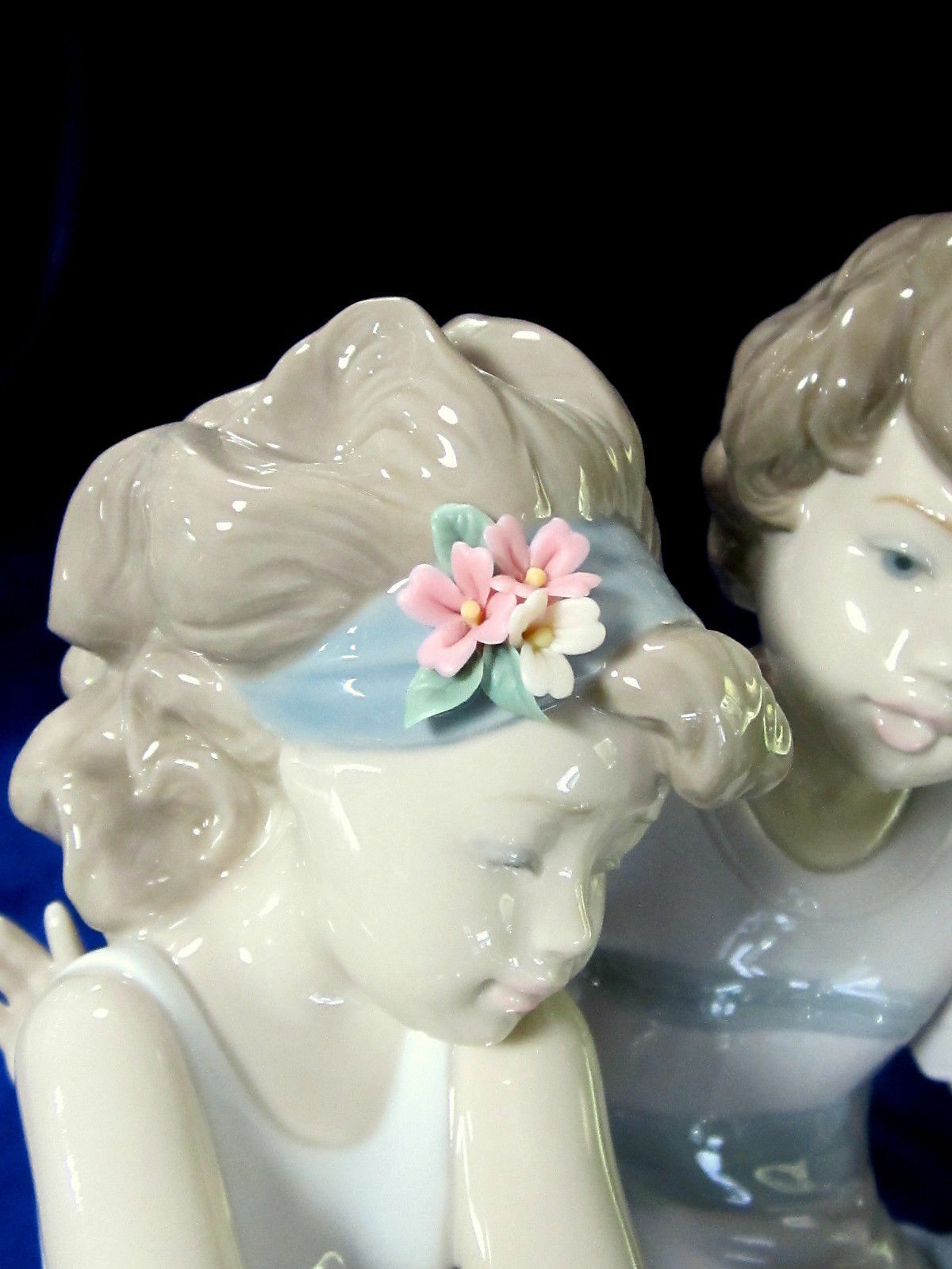 LLADRO #6821 A POEM FOR MY GIRL LARGE BOY LOVE FLOWER BENCH $400 OFF