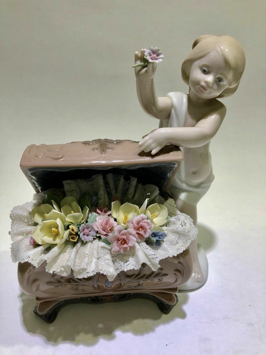 Lladro Figurine "Petals of Hope" Item #06701 ** New in Box