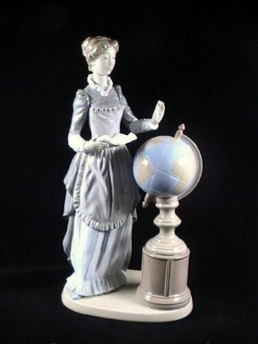 LLADRO SCHOOL Teacher/Marm with Globe #520 Gift for Mom, Loved one