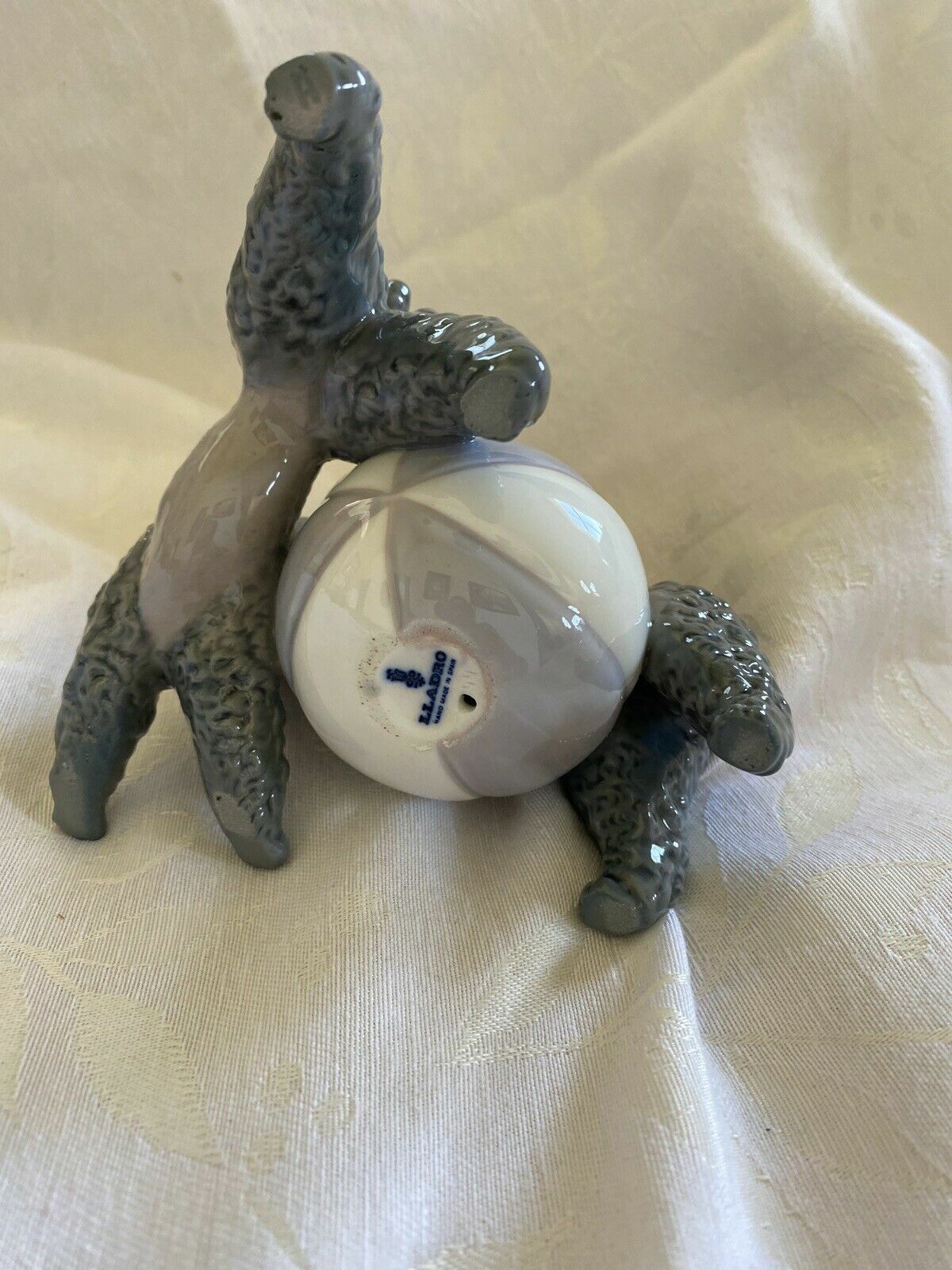 LLADRO *** EXTREMELY RARE LLADRO CUTE DOGGIES WITH GRAY BALL***