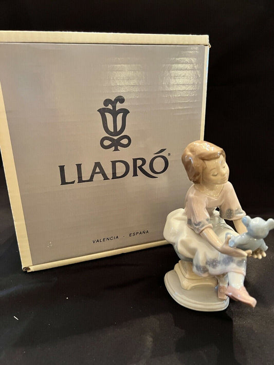 Lladro Figurine,Collectors Society -Great Christmas Gift!