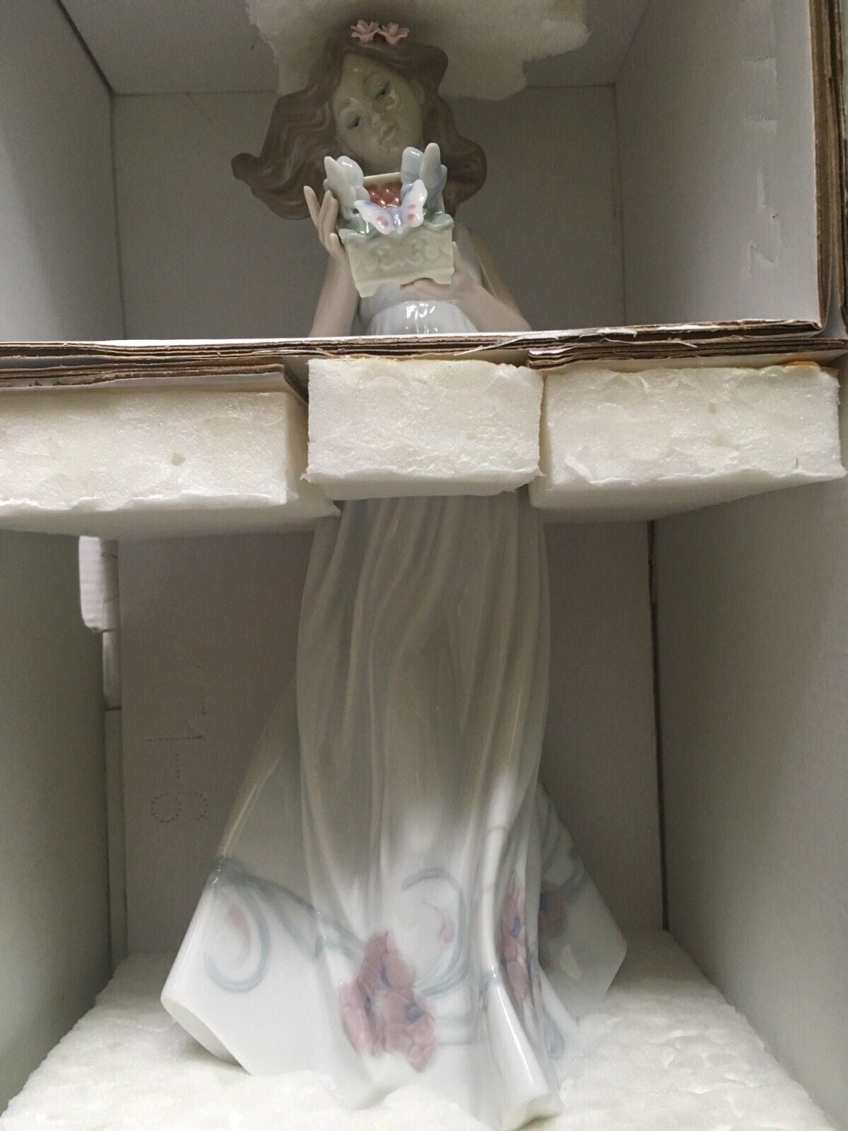 Lladro #100 6777 Figurine Butterfly Treasure