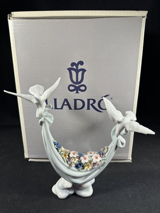 BOX! LLADRO 6579 PETALS OF PEACE FLOWERS DOVES FIGURINE MADE IN SPAIN - RETIRED