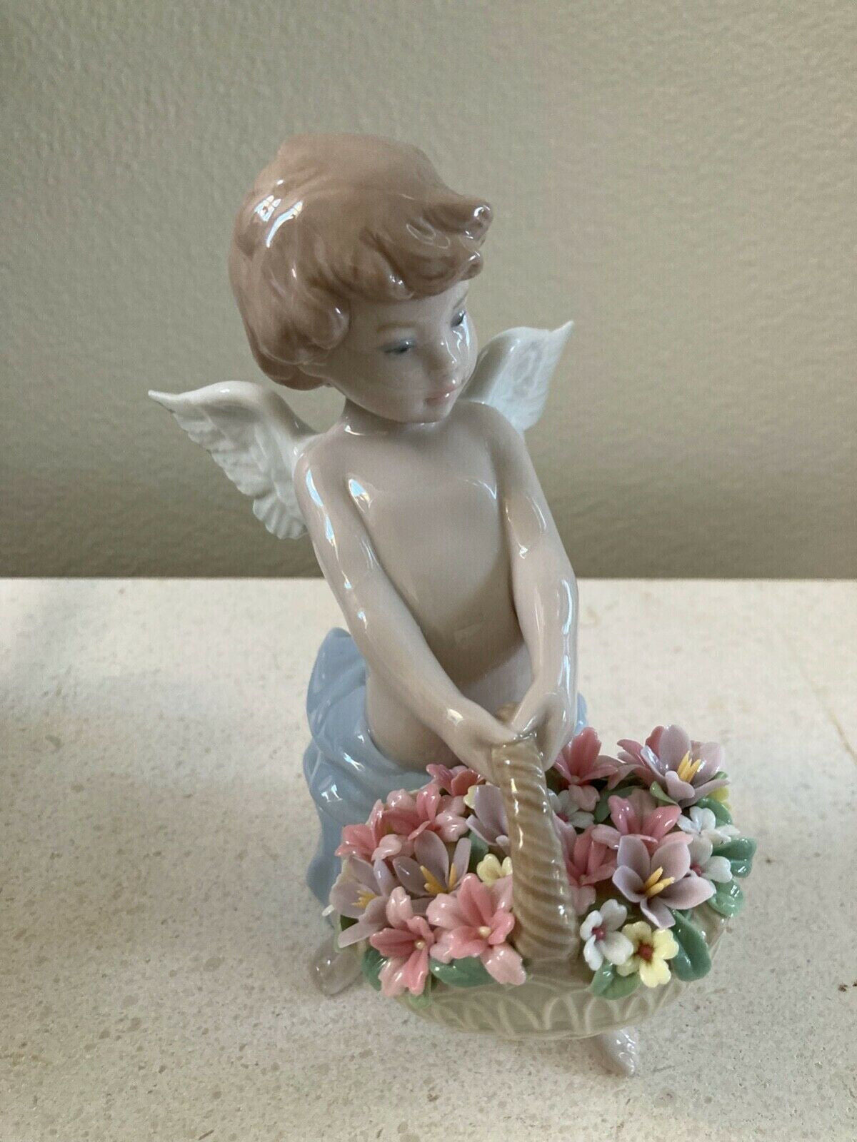 LLADRO ANGEL , CHERUB WITH BASKET OF FLOWERS - GREAT GIFT FOR VALENTINES DAY!