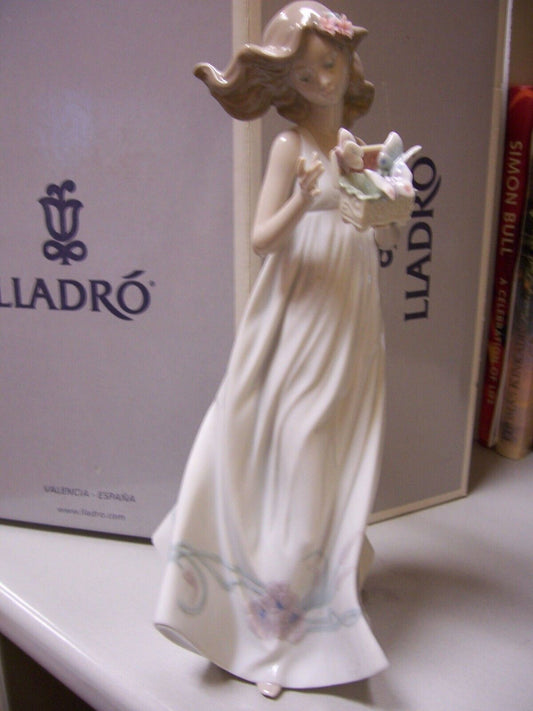 Lladro #100 6777 Figurine Butterfly Treasure