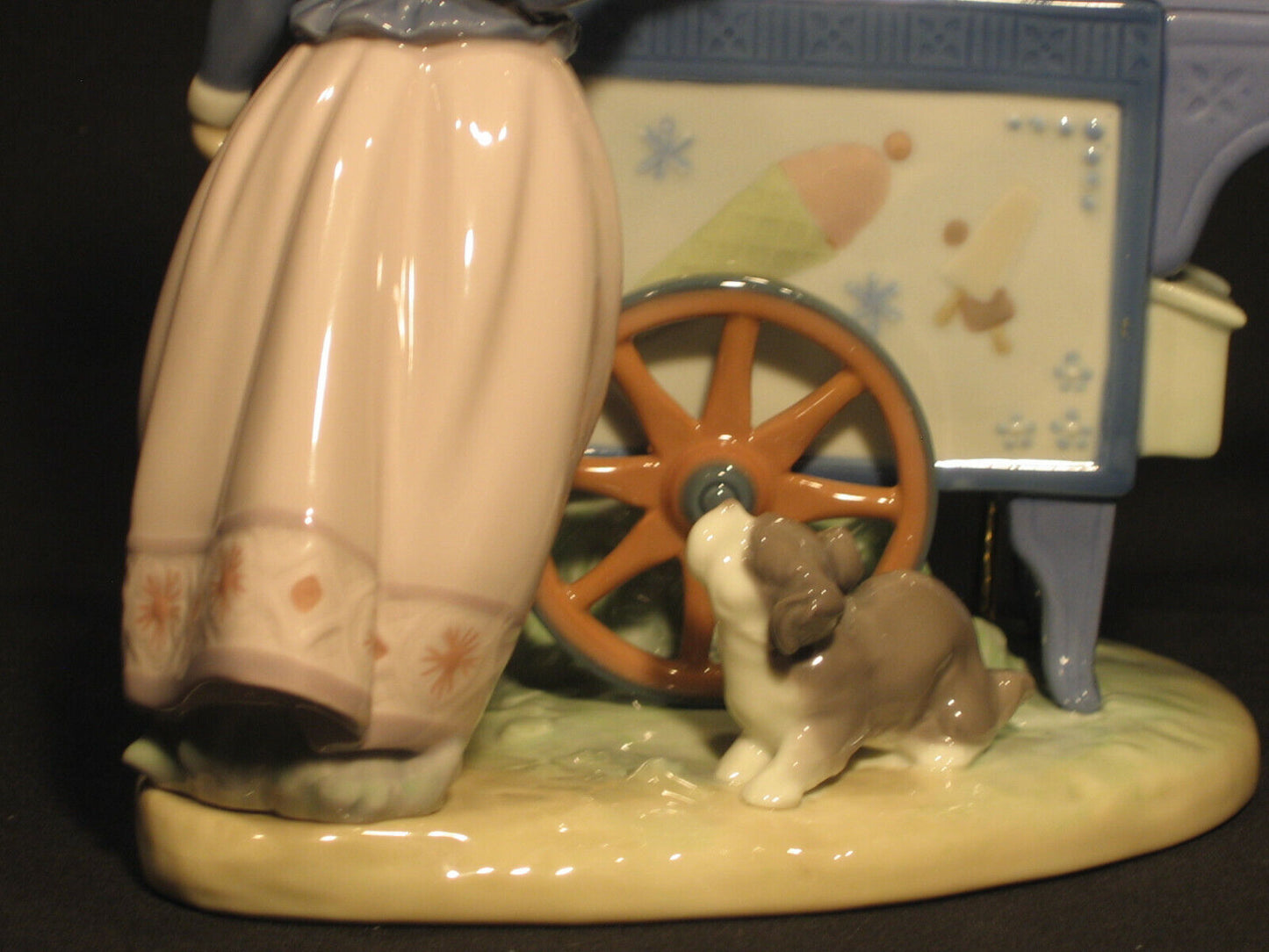 Lladro Retired Figurine-#5325 "Ice Cream Vendor" ***Rare*** In original box