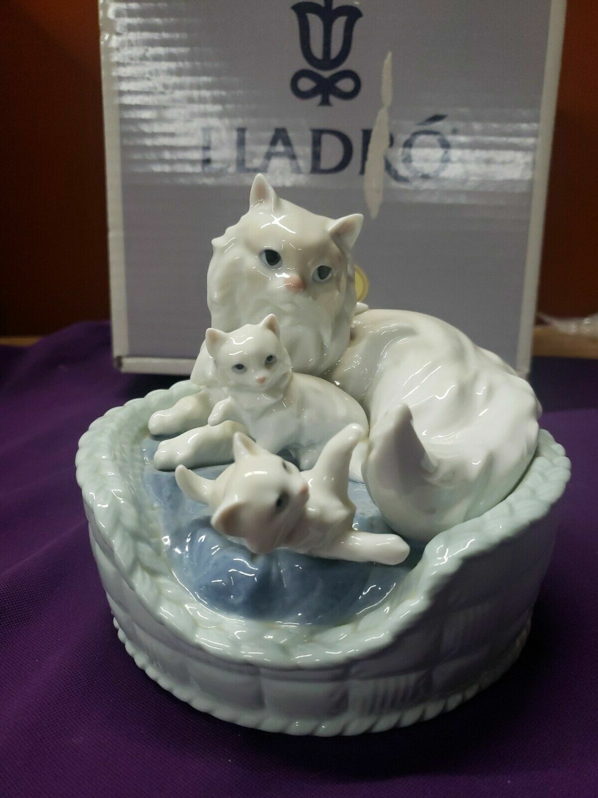 LLADRO ***ADORABLE MOM AND HER LITTLE ONE*** MINT IN BOX