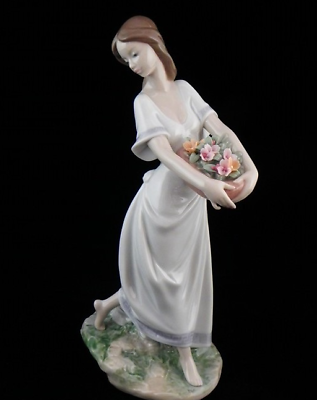 LLADRO - PRIVILEGE GOLD*** RETAIL$595**