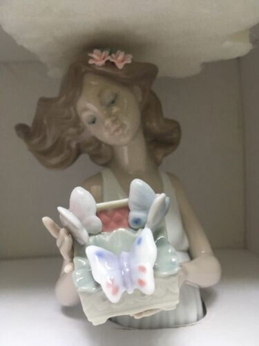 Lladro #100 6777 Figurine Butterfly Treasure