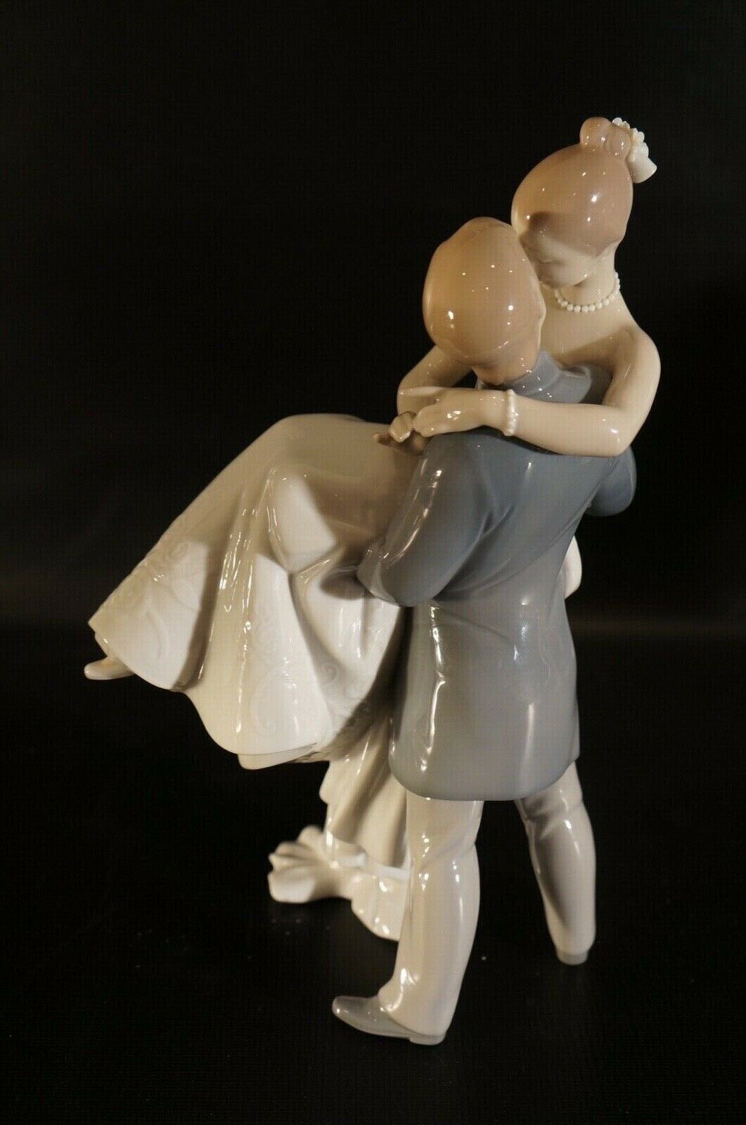 Lladro "The Happiest Day" Type 356 Groom & Bride Wedding Sculpture $825 (New)