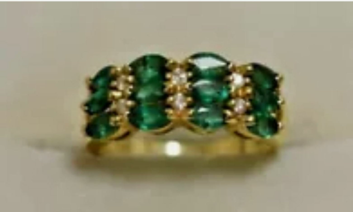 14K Yellow Gold emerald and diamond Ring ) Size 7 Estate, Adorable!