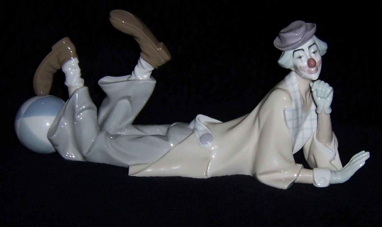 Lladro Clown with ball- Mint condition!