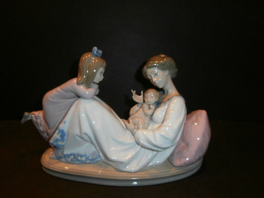 Lladro Figurine #1606 - RETIRED - Mom Mother Infant Baby