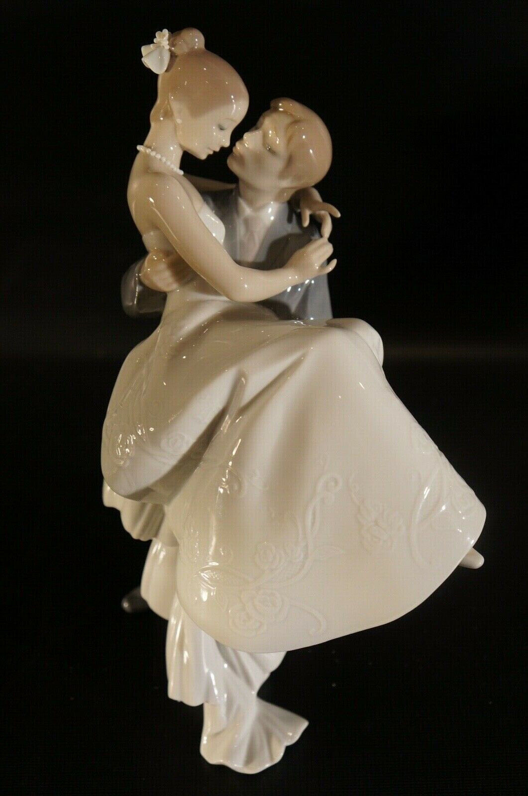 Lladro "The Happiest Day" Type 356 Groom & Bride Wedding Sculpture $825 (New)