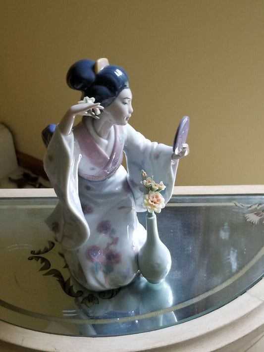 LLADRO - ADORABLE GEISHA - NEW IN BOX - RETAIL$795