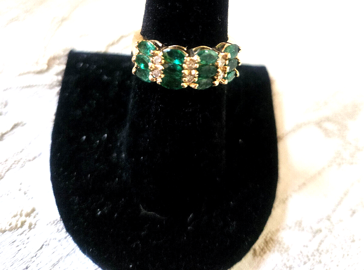 14K Yellow Gold emerald and diamond Ring ) Size 7 Estate, Adorable!