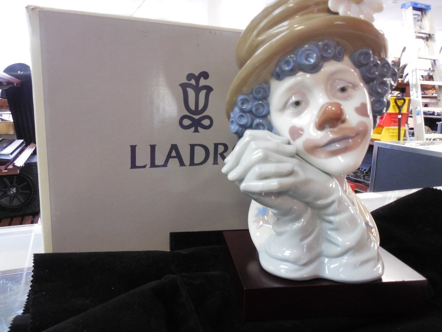 LLADRO MELANCHOLY **MINT WITH BOX AND BASE