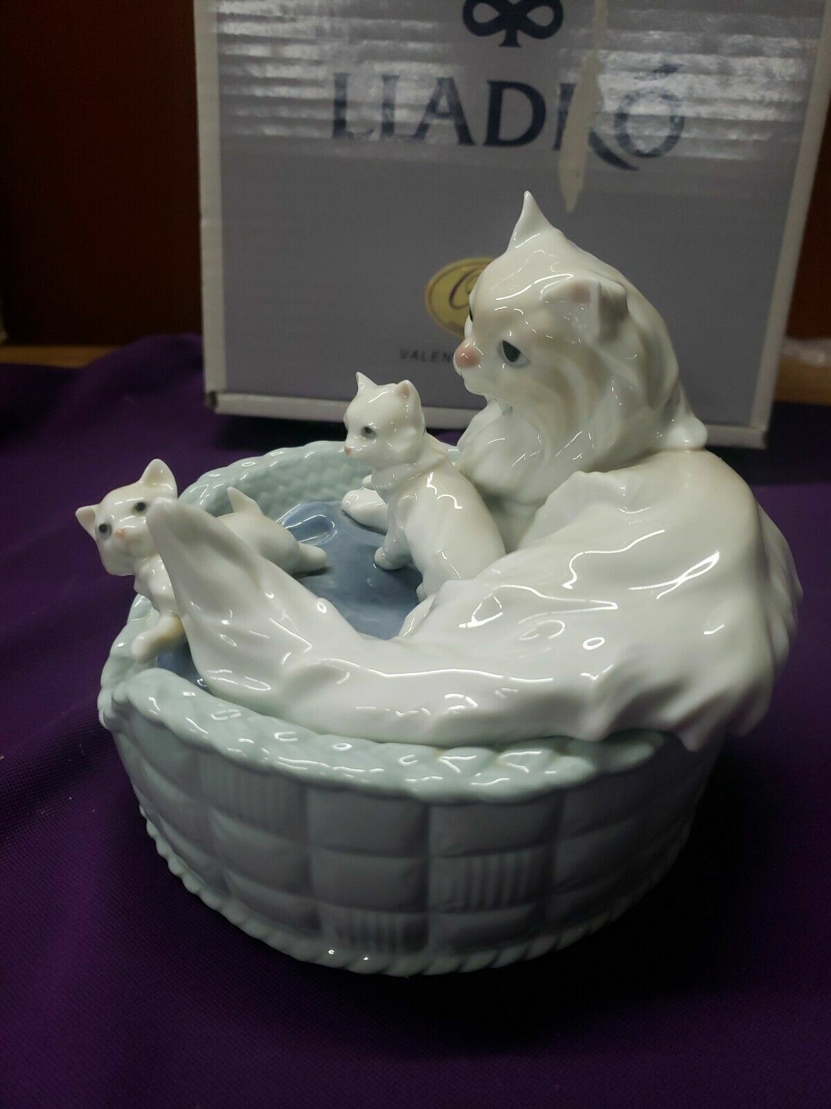 LLADRO ***ADORABLE MOM AND HER LITTLE ONE*** MINT IN BOX