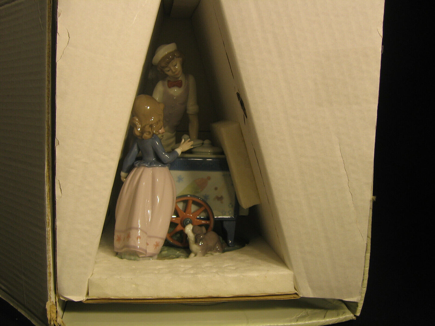 Lladro Retired Figurine-#5325 "Ice Cream Vendor" ***Rare*** In original box